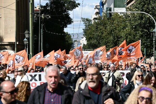 Εικόνες από τα μαζικά συλλαλητήρια στη χώρα για την τραγωδία στα Τέμπη