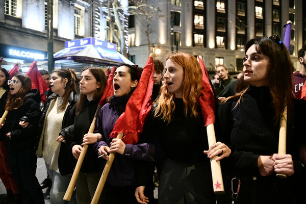 Συγκέντρωση και πορεία φεμινιστικών οργανώσεων στο κέντρο της Αθήνας