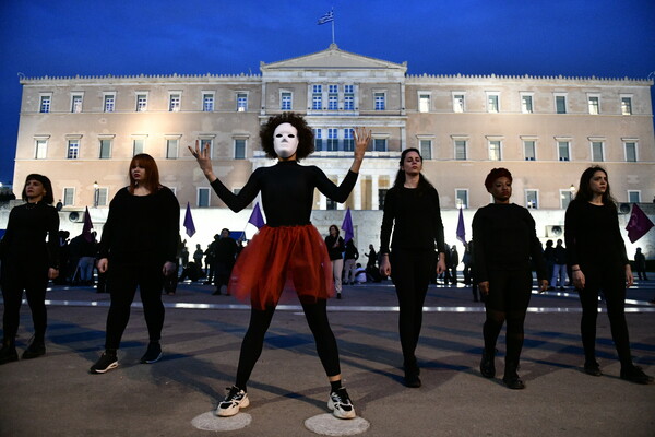 Συγκέντρωση και πορεία φεμινιστικών οργανώσεων στο κέντρο της Αθήνας