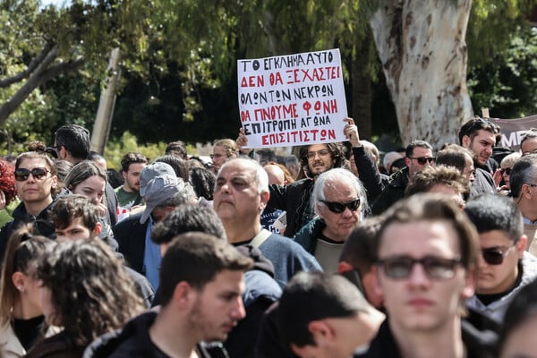 Εικόνες από τα μαζικά συλλαλητήρια στη χώρα για την τραγωδία στα Τέμπη