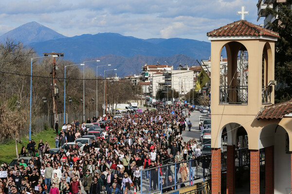 Εικόνες από τα μαζικά συλλαλητήρια στη χώρα για την τραγωδία στα Τέμπη