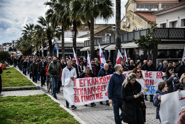 Εικόνες από τα μαζικά συλλαλητήρια στη χώρα για την τραγωδία στα Τέμπη