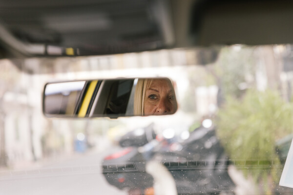 Η Χριστίνα Μεσσάρη είναι μια επαγγελματίας οδηγός ταξί