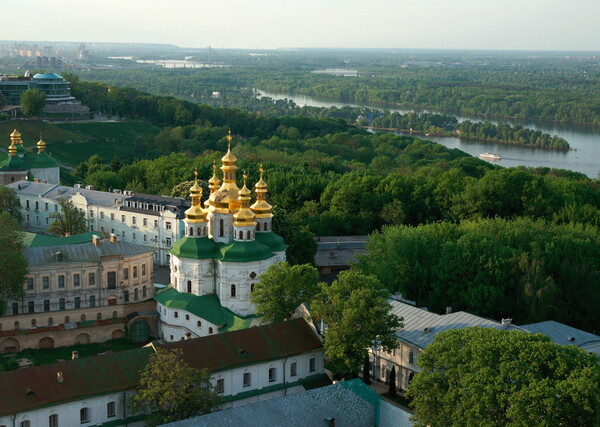 Ουκρανία: Ο Ζελένσκι διώχνει τη μη αυτοκέφαλη ουκρανική ορθόδοξη εκκλησία από μοναστήρι του Κιέβου