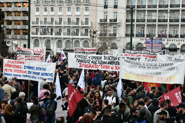 Δυστύχημα στα Τέμπη: Κατάμεστη η πλατεία Συντάγματος- Ποιοι δρόμοι έχουν κλείσει