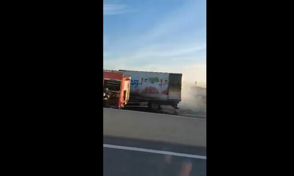 Εθνική Πατρών – Κορίνθου: Φορτηγό συγκρούστηκε με ΙΧ και πήρε φωτιά - Βίντεο από το σημείο