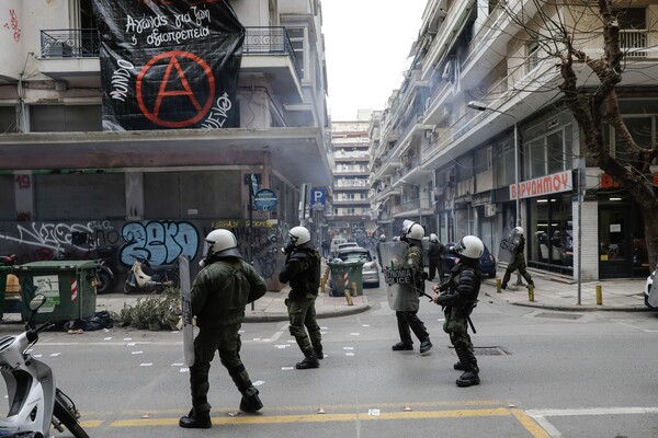 Θεσσαλονίκη: Συνελήφθησαν 15 άτομα στην πρώην κατάληψη «Mundo Nuevo» - Πορεία στο κέντρο της πόλης