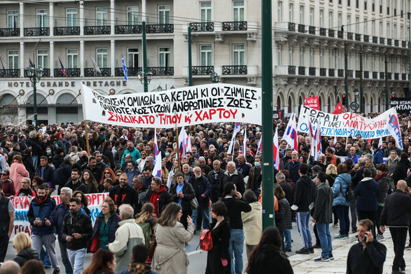 «Ακούστε τις φωνές»: Φωτογραφίες από την μεγάλη συγκέντρωση στο κέντρο της Αθήνας