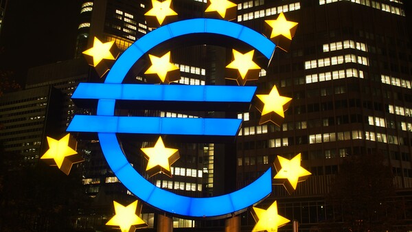 ΕΚΤ: Αύξηση επιτοκίων κατά μισή μονάδα – Σε ετοιμότητα να στηρίξει τη ρευστότητα των τραπεζών