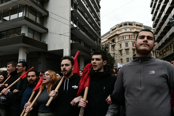 «Ακούστε τις φωνές»: Φωτογραφίες από την μεγάλη συγκέντρωση στο κέντρο της Αθήνας