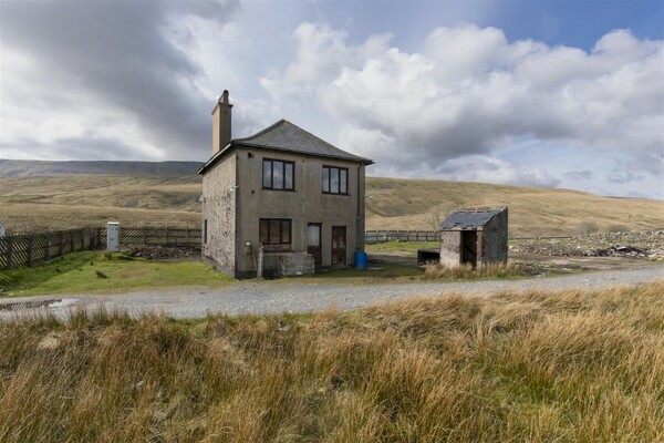 Remote Yorkshire Dales house sparks worldwide sale interest