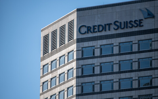 Credit Suisse: Εγγυήσεις 6 δισ. δολαρίων ζητά η UBS για ενδεχόμενη εξαγορά της τράπεζας