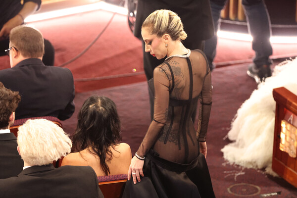Η Lady Gaga λίγο πριν τραγουδήσει στα Όσκαρ: «Η πρόβα που δεν είδε κανείς»