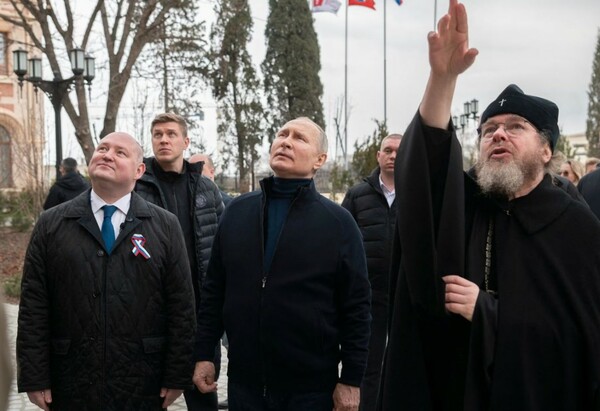 Πούτιν: Αιφνιδιαστική επίσκεψη στην Κριμαία για την 9η επέτειο της προσάρτησης στη Ρωσία
