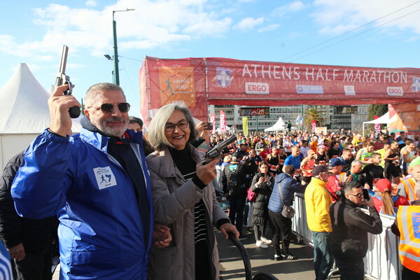 Ημιμαραθώνιος Αθήνας: Ολοκληρώθηκε η διαδρομή των 21χλμ σε πανηγυρικό κλίμα 