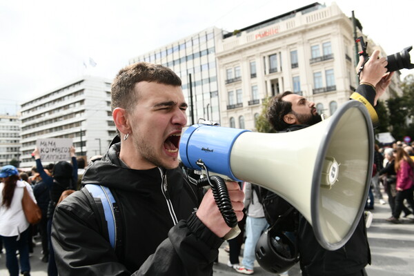 Public Issue: 2,5 εκατ. πολίτες σε απεργίες και διαδηλώσεις για τα Τέμπη- Ρεκόρ 12ετίας