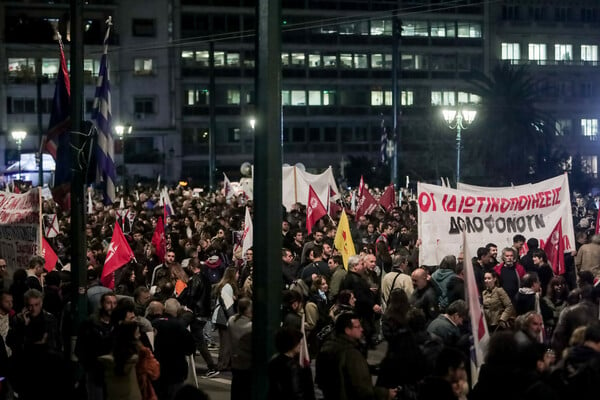 «Κάτω τα χέρια από το νερό. Δεν είναι εμπόρευμα, είναι κοινωνικό αγαθό»- Πλήθος κόσμου στο Σύνταγμα