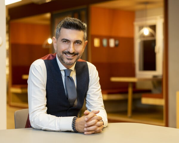 Ο Ηλίας Γαληνός μας μαθαίνει να ξεπερνάμε τα επαγγελματικά μας όρια