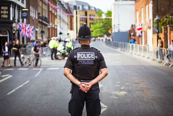 Βρετανία: «Θεσμικά ρατσιστική και σεξιστική η αστυνομία του Λονδίνου», σύμφωνα με πόρισμα έρευνας
