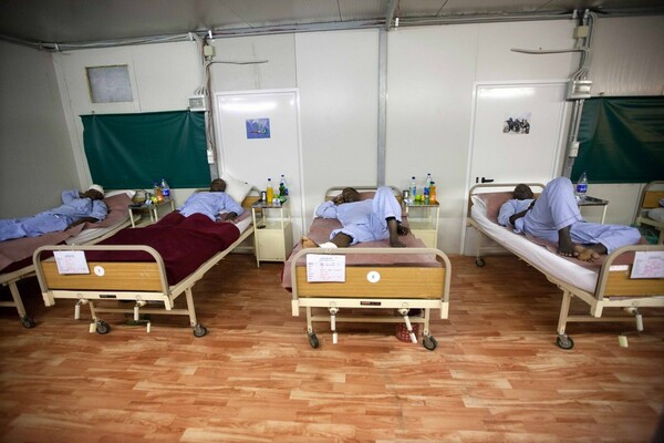 Επιφυλακή ΠΟΥ για τον ιό Μάρμπουργκ: Επιδημία στην Τανζανία με 5 νεκρούς- «Eξαιρετικά επικίνδυνος»
