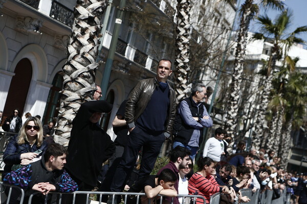 25η Μαρτίου: Φωτογραφίες από τη μαθητική παρέλαση στο κέντρο της Αθήνας