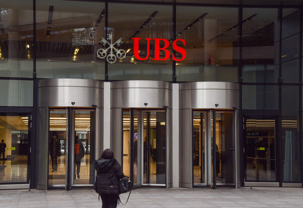 Βουτιά στις μετοχές των Deutsche Bank και UBS - Επιμένουν οι ανησυχίες για το τραπεζικό σύστημα