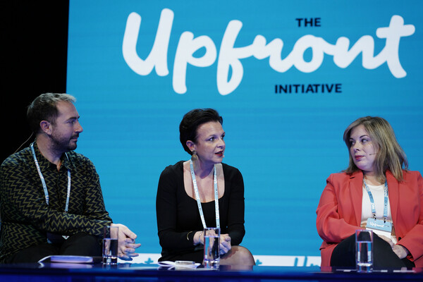 Συρεγγέλα στο Upfront Initiative: Δεν είναι πόλεμος των φύλων αλλά μάχη για τα ανθρώπινα δικαιώματα