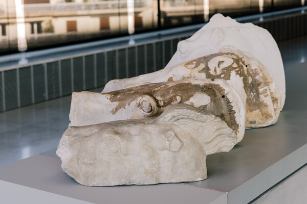 Μουσείο Ακρόπολης: Επανενώθηκαν τα τρία θραύσματα του Παρθενώνα
