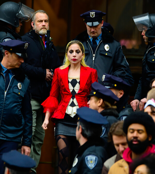 Joker 2: Η Lady Gaga είναι η τέλεια Harley Quinn- Οι πρώτες εικόνες από τα γυρίσματα