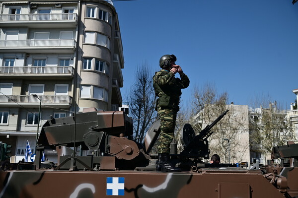 25η Μαρτίου: Τα «παρασκήνια» της στρατιωτικής παρέλασης σε 10 φωτογραφίες