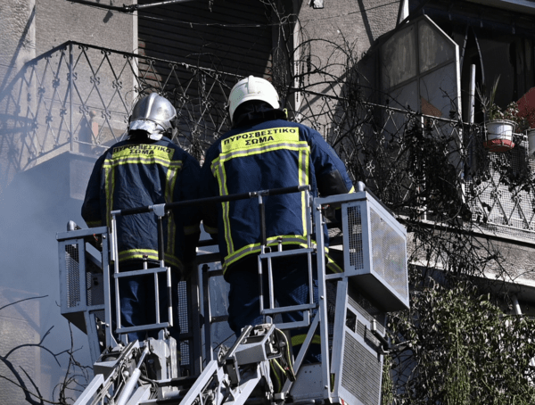 Θεσσαλονίκη: Φωτιά σε διαμέρισμα στην Άνω πόλη- Ισχυρές δυνάμεις στο σημείο