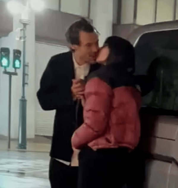 Χάρι Στάιλς- Έμιλι Ραταϊκόφσκι: Κάμερα κατέγραψε φιλιά τους στο Τόκιο