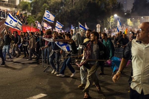 Ισραήλ: Χιλιάδες πολίτες διαδηλώνουν κατά της αποπομπής του υπουργού Άμυνας