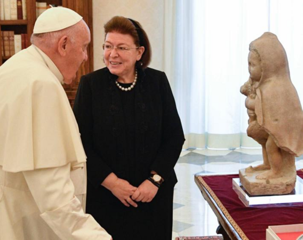Πάπας σε Μενδώνη: «Τρέφω ιδιαίτερο σεβασμό για την Ελλάδα»