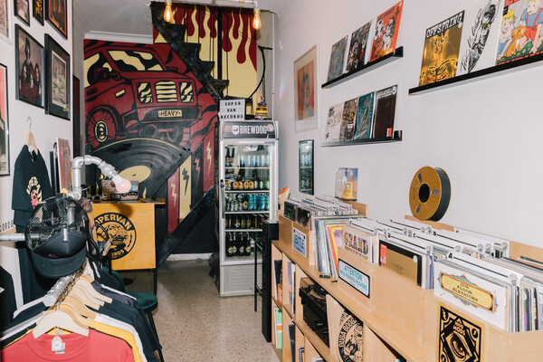 Τρία μαγαζιά στην Αθήνα με πανκ ροκ δίσκους, ελληνικές μπύρες και good ‘n’ loud times