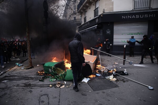 Οι σύμμαχοι του Εμανουέλ Μακρόν φοβούνται ότι η βία στους δρόμους βγαίνει εκτός ελέγχου