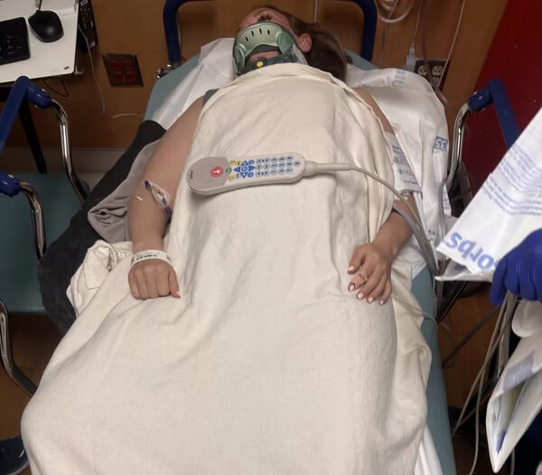 Στο νοσοκομείο μητέρα μετά από φάρσα στα social media- Άγνωστοι έβαλαν κουβά στο κεφάλι της