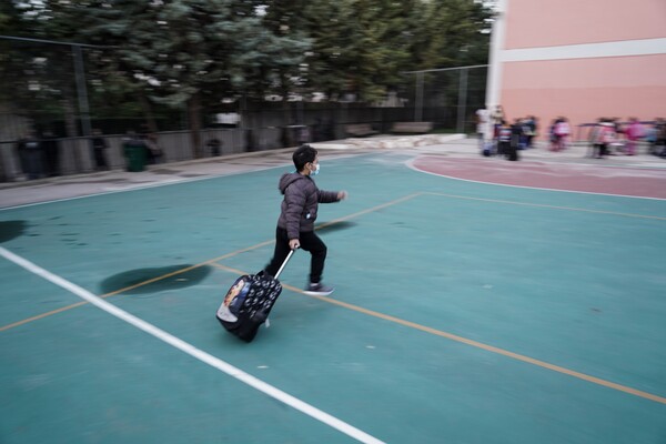 Τέλος τα μέτρα κατά του κορωνοϊού στα σχολεία - Θα προσμετρώνται κανονικά οι απουσίες