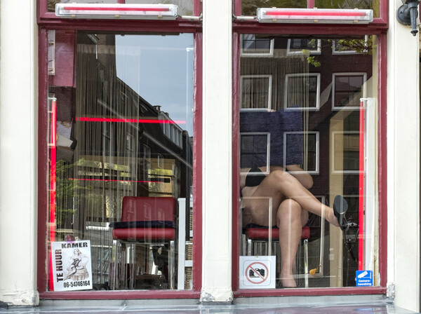 «Εδώ δεν είναι ζωολογικός κήπος»: Γιατί διαμαρτύρονται οι σεξεργάτριες του Άμστερνταμ 