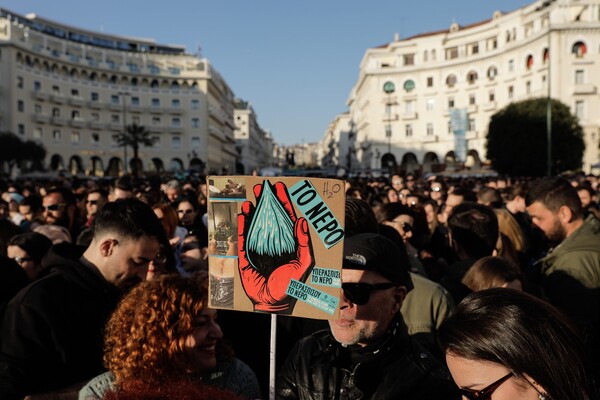 Θεσσαλονίκη: Χιλιάδες πολίτες στη συναυλία κατά της ιδιωτικοποίησης του νερού