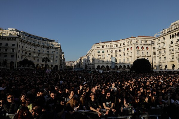 Θεσσαλονίκη: Χιλιάδες πολίτες στη συναυλία κατά της ιδιωτικοποίησης του νερού