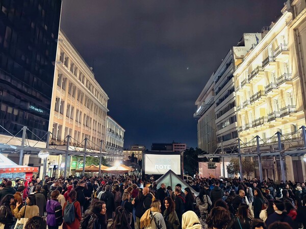 Πλήθος κόσμου στο κάλεσμα των κινηματογράφων Ιντεάλ, Ίριδα και Άστορ