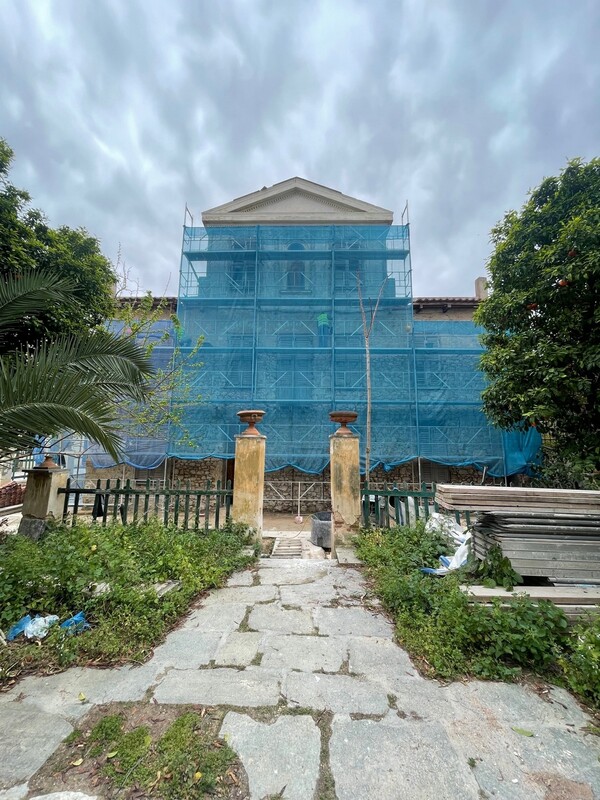 Πλάκα: Αποκαθίστανται τα ιστορικά της κτίρια από το υπουργείο Πολιτισμού