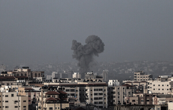 Ιερουσαλήμ: Σοβαρά επεισόδια στο ισλαμικό τέμενος Αλ Ακσά - Βομβαρδισμοί στη Γάζα