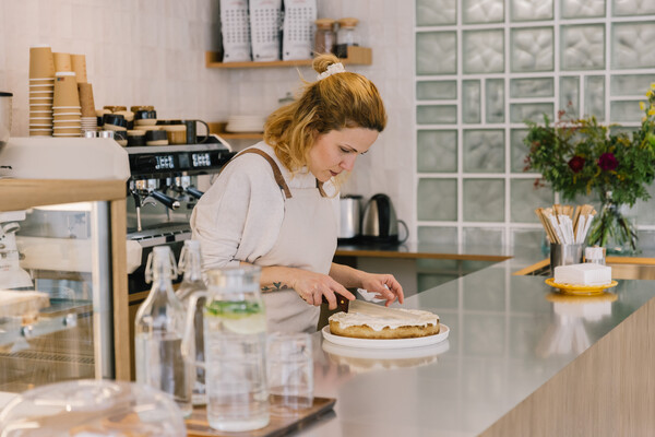 ĒRE Athens: Για μικρά ανεξάρτητα brands και ανάλαφρα cheesecakes στο νέο concept store της Αθήνας