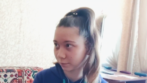 Ρωσία: Στη μητέρα της η 14χρονη που ζωγράφισε την αντιπολεμική ζωγραφιά