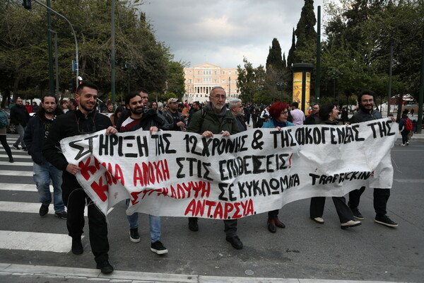 «Κάτω τα χέρια από τα παιδιά»- Συγκέντρωση αλληλεγγύης για την 12χρονη στον Κολωνό