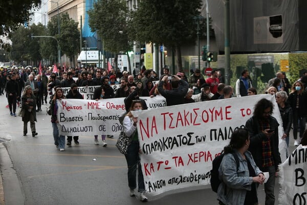 «Κάτω τα χέρια από τα παιδιά»- Συγκέντρωση αλληλεγγύης για την 12χρονη στον Κολωνό