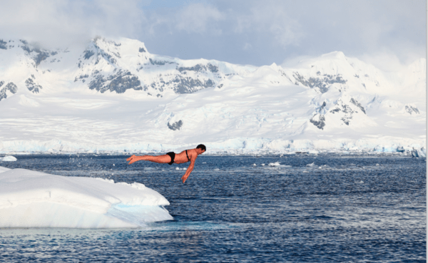 Γιώργος Τσιάνος: Ο Έλληνας γιατρός που κολύμπησε στην Ανταρκτική για την κλιματική αλλαγή