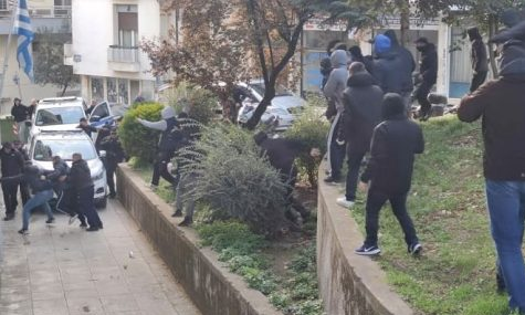 Ιωάννινα: Προπηλάκισαν τους συλληφθέντες
